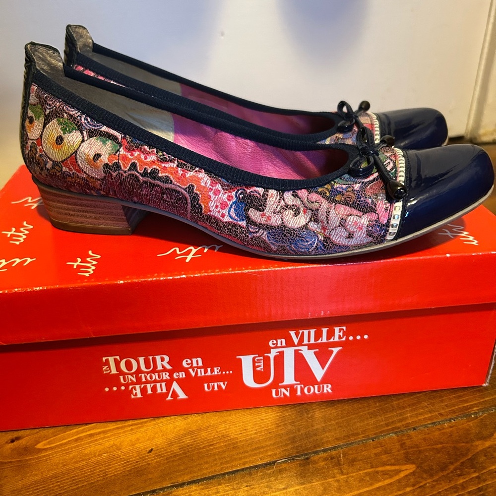 Unique Women's Low-Heel Shoes with Patent Navy and Graffiti Design Elements
